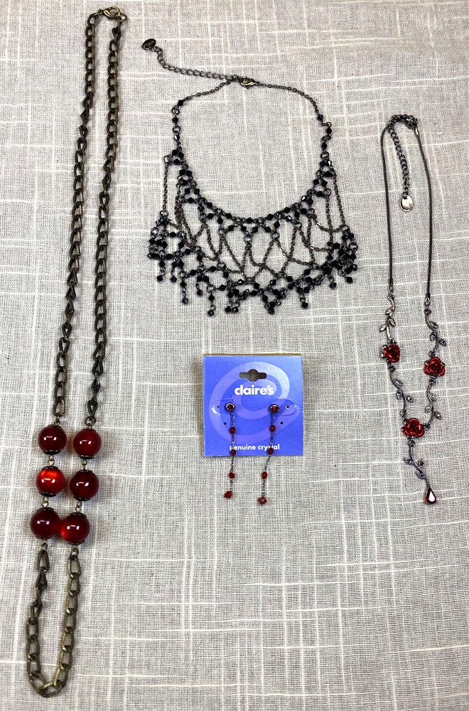 Vintage Gothic Jewelry Y2K Roses Choker Red Beaded Lot of 3 Necklaces & Earrings