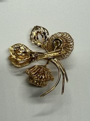 Corocraft Gold Tone Brooch And Earrings Set Flower Floral