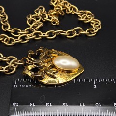 Vintage Gold Tone Hammered Heart Bow Faux Pearl Pendant Necklace 24 Inch Chain