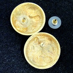 VTG RUNWAY MONET 80s MODERNIST EARRINGS CREAM ENAMEL ABSTRACT GOLD DESIGN POST