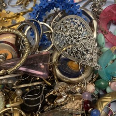 Jewelry Lot 3#9oz Earrings Vintage Modern Necklaces Cuff Link & Pieces. 103