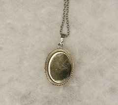 Vintage Cameo Pendant Necklace (c. 1975–1985)