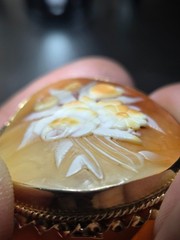 ANTIQUE CAMEO SHELL BROOCH PENDANT SET IN 14K GOLD FLORAL BEAUTIFUL! 11.42 GRAMS