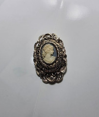 Vintage Gold Toned Cameo Brooch Pin Signed Gerry’s 1 3/4″ Long