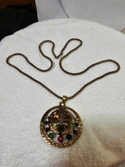 Vtg Goldtone Round Pendant w/ Multicolor Stones w Chain Necklace 29in”