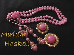 MIRIAM HASKELL 50’S SIGN 2-PC SET PINK PÂTÈ DE VERRE BEADS & MONTÉE BRASS ACCENT