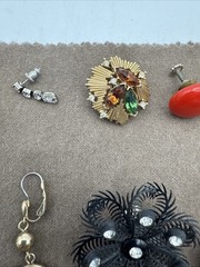 Vintage Jewelry Silver Gold Tone Lot Mismatched Wearable (20 Single Earrings)