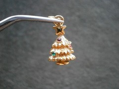 Christmas Tree Vintage Shiny Goldtone & Crystals Bracelet Charm Pendant 2.0g