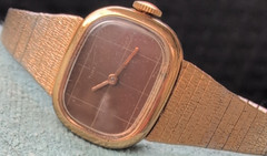 vintage gold-tone rectangular analog women’s wristwatch brown dial bracelet