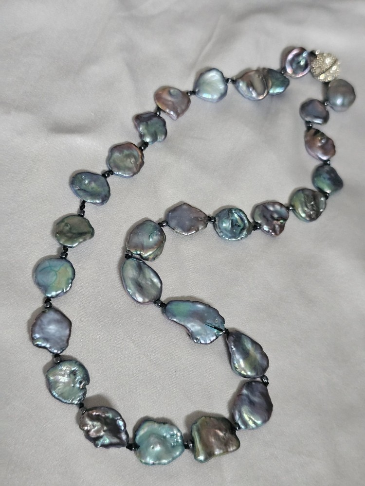 Vtg Iridescent Peacock Pearl Beaded 18″ Necklace Magnetic Rhinestone Clasp