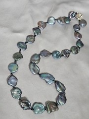 Vtg Iridescent Peacock Pearl Beaded 18″ Necklace Magnetic Rhinestone Clasp