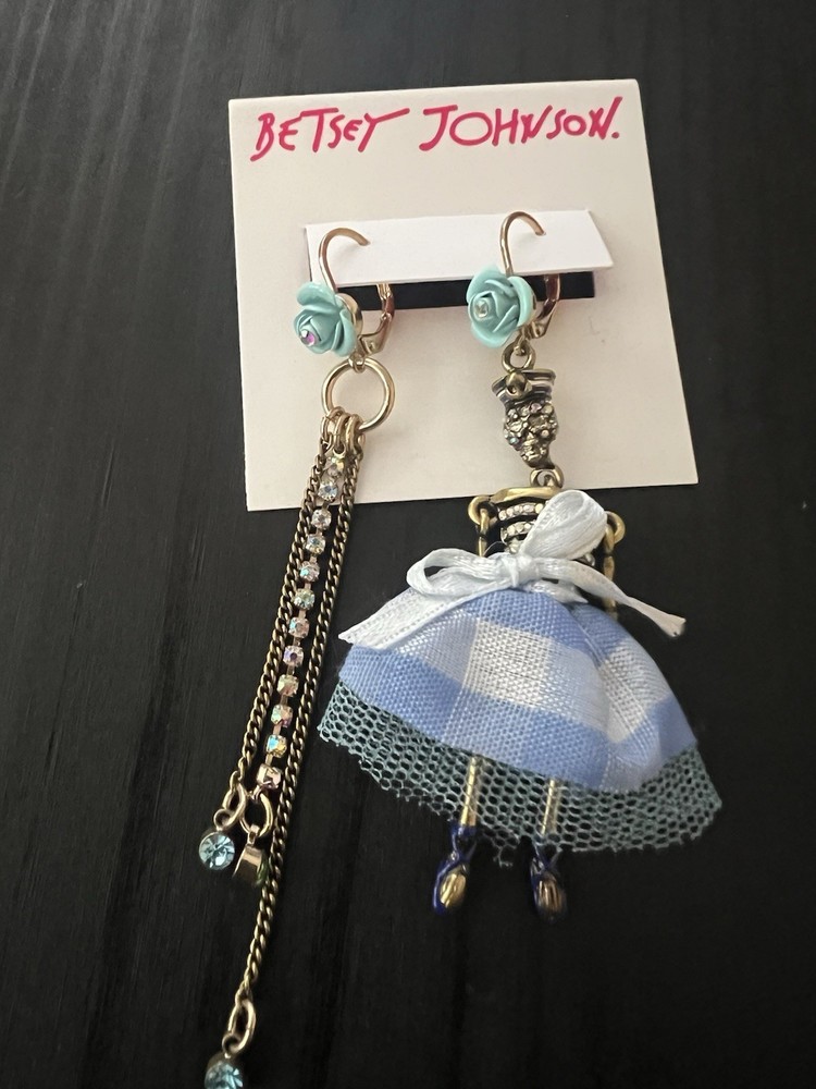 Betsey Johnson Skull and Roses Earrings Rare – G2