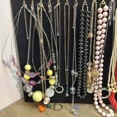 60 Piece Vintage-Now Jewelry Lot Necklaces Bracelets Brooches