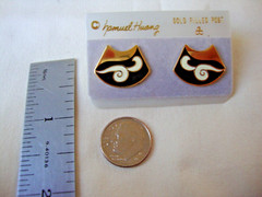 VINTAGE SAMUEL HUANG SIGNED DESIGNER CLOISONNE CLOUD FAN BLACK & WHITE EARRINGS