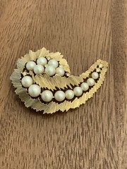 Vintage Crown Trifari Gold Tone Faux Pearl Cluster Rhinestone Leaf Brooch Pin