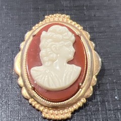 Vintage Cameo Brooch 1.5 In