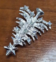 Vintage 90’s Silver Tone Aurora Borealis Rhinestone Christmas Tree Pin / Brooch