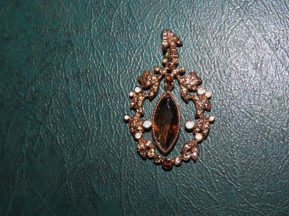 CAROL LEE PENDANT GOLD TONE RHINESTONES Vtg 2″