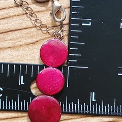 Retro MOP Shell Disc Necklace Charming Charlie Burgundy Mother Of Pearl 17″