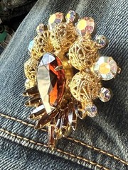 JULIANA D&E BOOK PIECE Ref #3838 Gold Tone Ball Pear Rhinestone Vintage Brooch