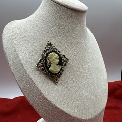 Gerry’s vintage convertible brooch/pendant Cameo Victorian Revival. See pics.