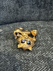 Avon 1974 Frisky Kitty Cat Pin Brooch Gold Tone Blue Rhinestone Eyes Bell 1.5”