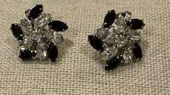 B. DAVID ART DECO VINTAGE BLACK CRYSTAL RHINESTONES FLORAL CLIP ON .75″ EARRINGS
