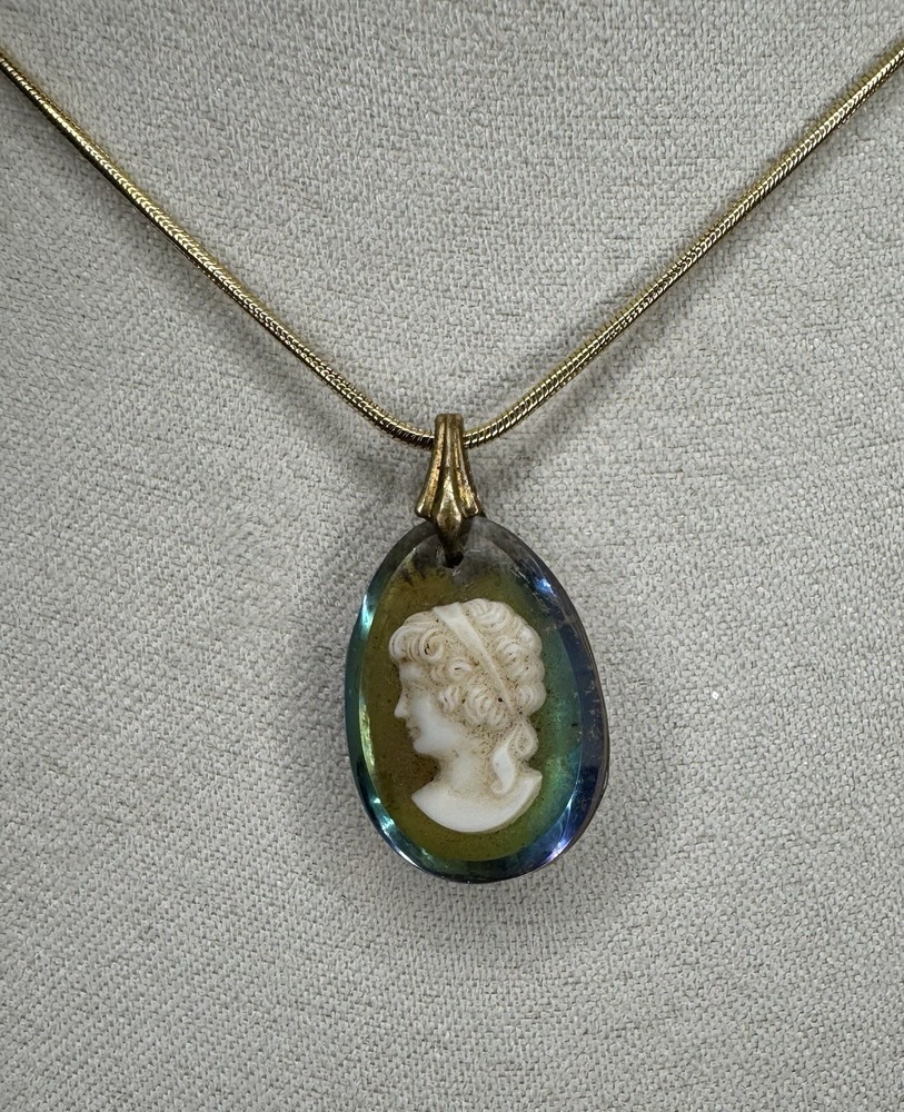 Cameo Pendant Iridescent Gold Clasp Vintage BEAUTIFUL addition To Any Chain READ