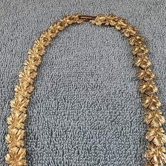 Vintage Napier Gold Tone Textured Fall Maple Leaf Choker Necklace 16″ Signed