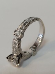 18 KW 93PTS Ctr I1/J 28PTS Side SI2/H Diamonds Ring Size 6.75 (C41)