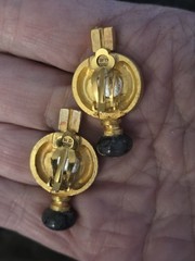 Vintage Signed Linda Levinson Gold Tone Coin Stone Clip Earrings Retired
