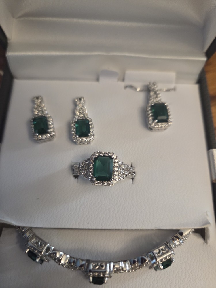 Vintage 4 Piece Simulated Emerald Cz Stones Ring Bracelet Necklace Earrings Nib