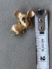 Vintage Whimsical Gold Tone Pendant Pin – Metal Mouse with Moveable Eye Glasses