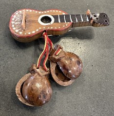 Vintage 1940s 1950s Wooden Guitar w/Hanging Castanets Music Brooch Pin Spanish
