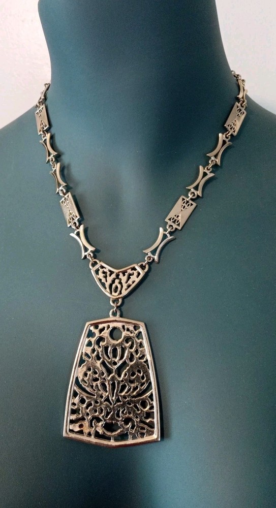 Vintage Unsigned Coro Necklace Silver Tone Open Scroll Work Pendant Necklace