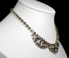 Vintage Weiss Choker Necklace Silver-tone Smoky Gray Rhinestones 14.5″ Hook