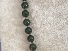 INCREDABLE VINTAGE HAND KNOTTED GENUINE JADE BEAD UNIQUE CLASP NECKLACE NR