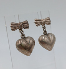 VTG Unsigned Heart Bow Earrings 1in Sterling Silver 5g Dangle Romantic Estate