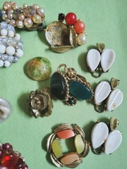 Vintage Collection of THERMOSET LUCITE & Glass Beads & Pieces – Some are Signed