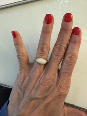 PRISTINE VINTAGE 14k GOLD WHITE CORAL RING ~SIZE 6 ~ORNATE FILIGREE SETTING