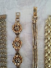 Vintage Jewelry Bracelet Lot Gold Tone Coro Sweetheart Roses Medallion Charm 7″