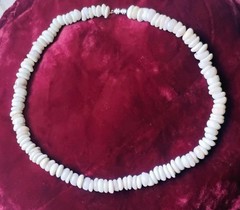 Vintage Hawaiian 10mm Puka shell necklace 16.5″ w/barrel clasp