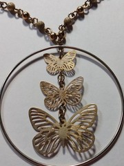 Unique Vintage 18 1/2″ Avon necklace with 2″ dangling ring with varies sized…