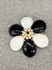Vintage Selro Selini Brooch Black White Flower Gold Tone Signed 2 Inches