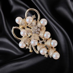 Vintage Gold Tone Rhinestone & Faux Pearl Grape Vine Brooch Pin
