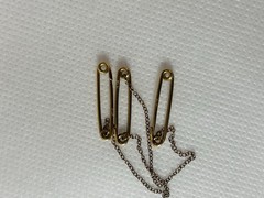 10k Gold Safety Pin Sweater Cable Chain Brooch