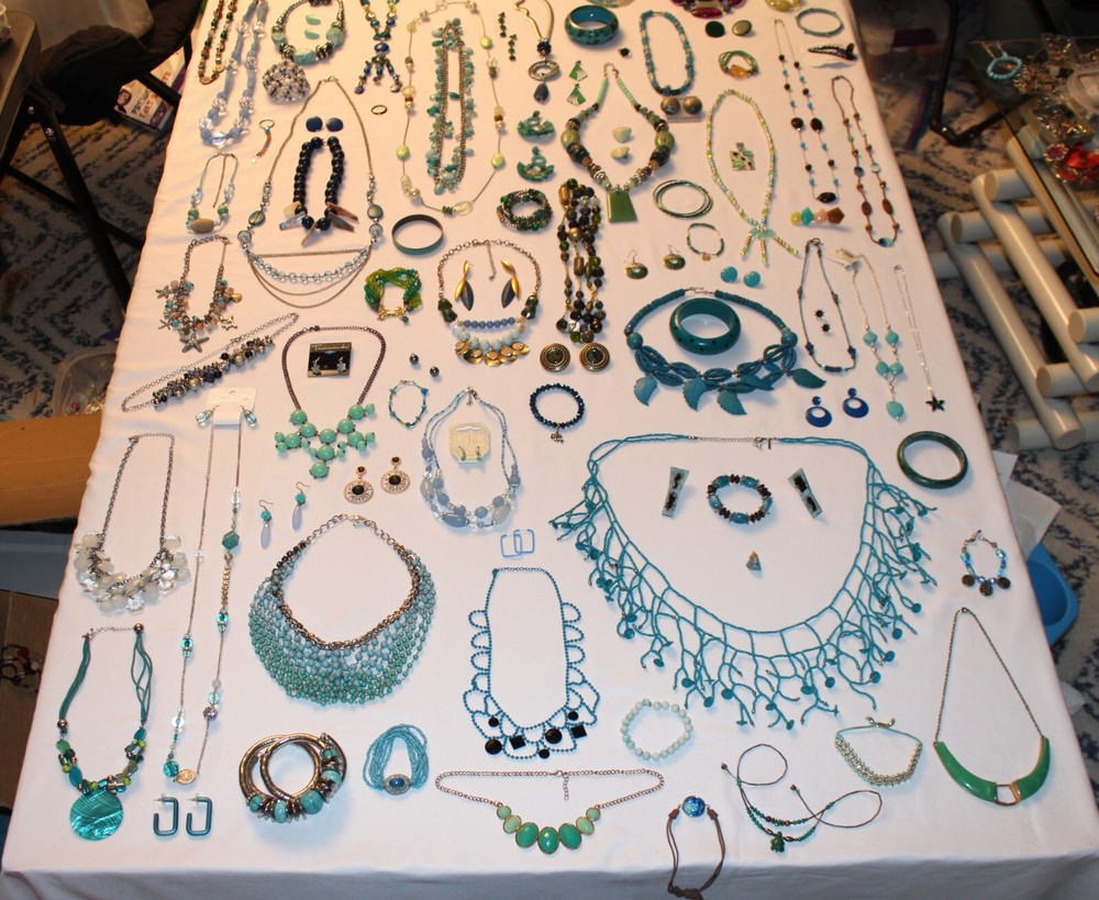 Costume Jewelry Mixed lots – ALL WEARABLE – 1/2 Pound Branded/Unbranded