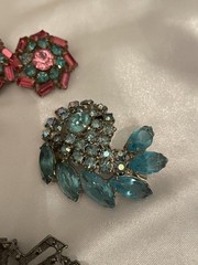 VTG-NOW JEWELRY LOT GLASS Stones Clear Brooch Blue/ Pink Red Earrings Post Clip