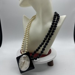 Vintage Mother of Pearl Inlay Black Resin Bicolor Necklace. See pics.