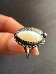 Vintage Silver Southwestern Nacre Ring Handmade Leaf Design Size 4.25 US